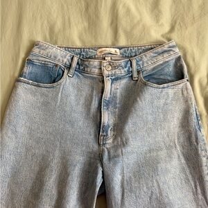 Abercrombie & Fitch Light Wash 90s Relaxed High Rise Jeans. Size 30.